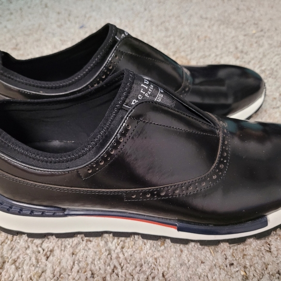 Shoes - Picture 4 of 4